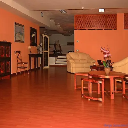 Borgo Saraceno Hotel-residence סנטה טרזה גאיורה