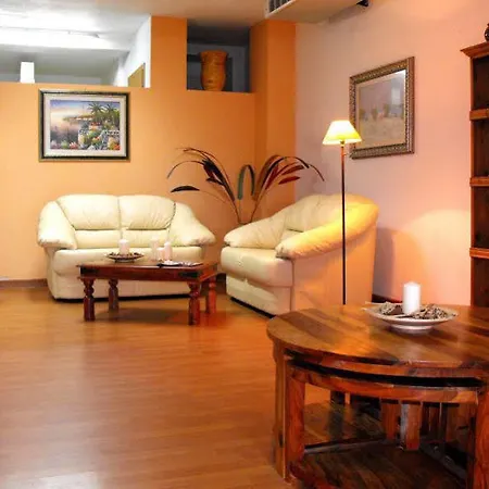 מלון Borgo Saraceno Hotel-residence