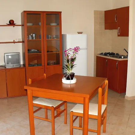 מלון Borgo Saraceno Hotel-residence