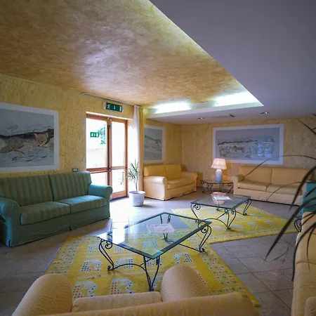 מלון Borgo Saraceno Hotel-residence