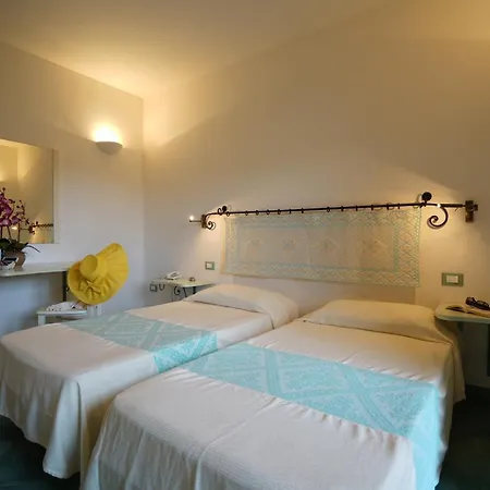 Borgo Saraceno Hotel-residence מלון סנטה טרזה גאיורה