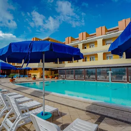 מלון Borgo Saraceno Hotel-residence סנטה טרזה גאיורה