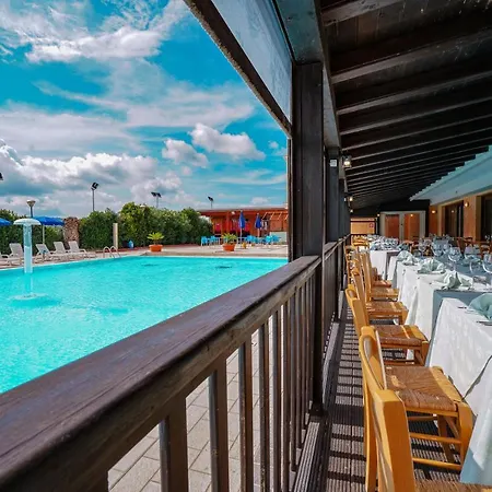 Borgo Saraceno Hotel-residence מלון