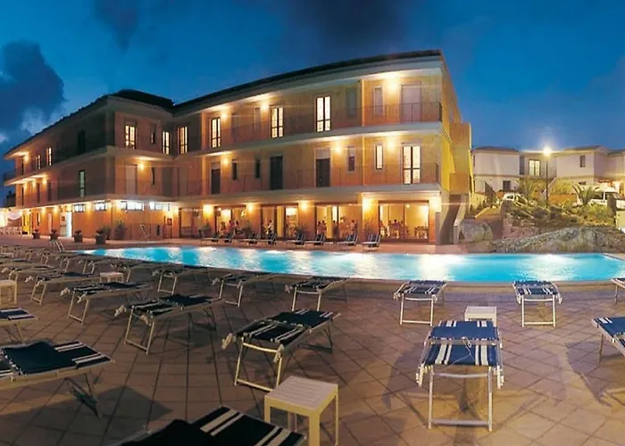 Borgo Saraceno Hotel-residence ホテル サンタ・テレーザ・ガッルーラ